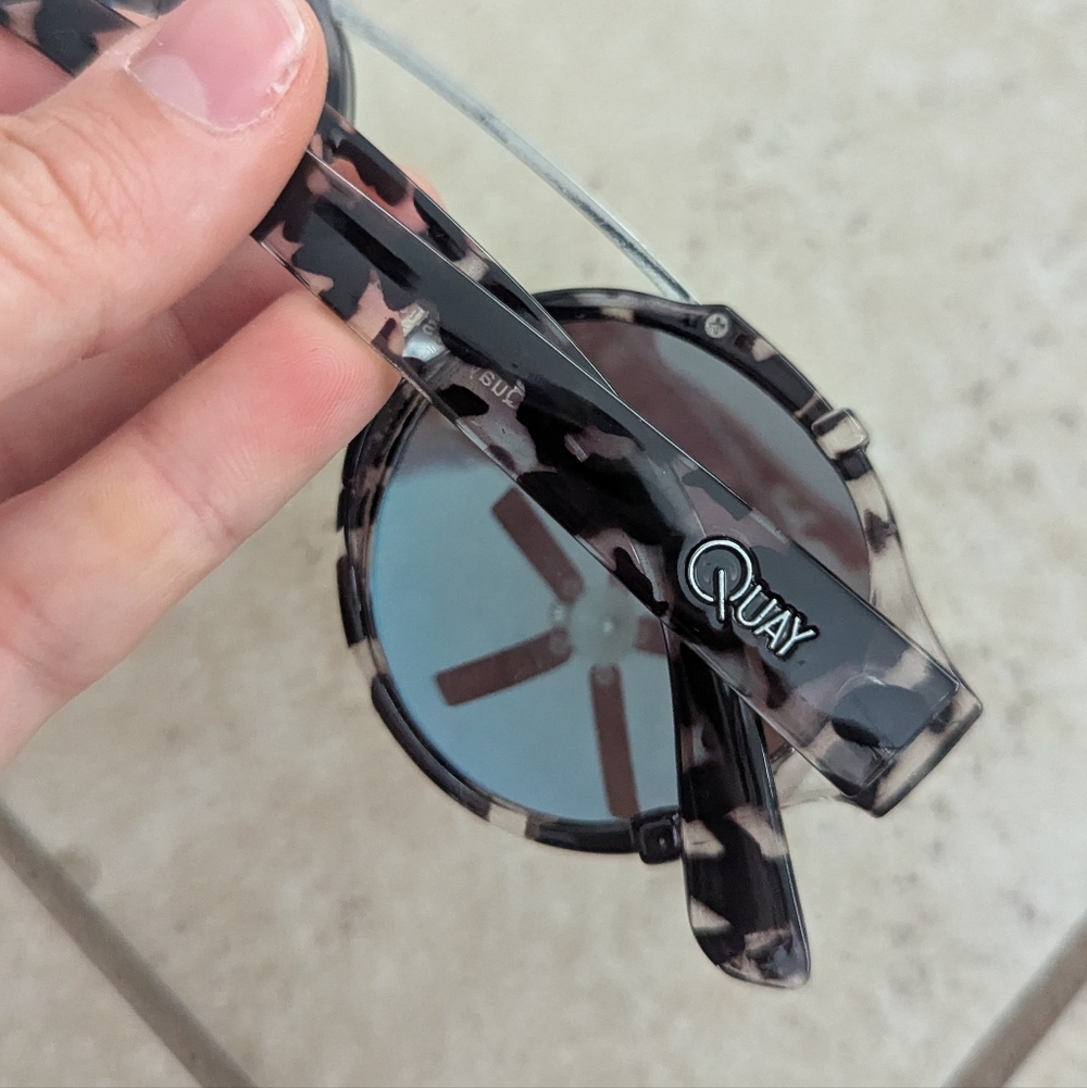 Quay It's A Sin Glasses Blue Lenses Tortoise Shell Frames - Picture 5 of 7